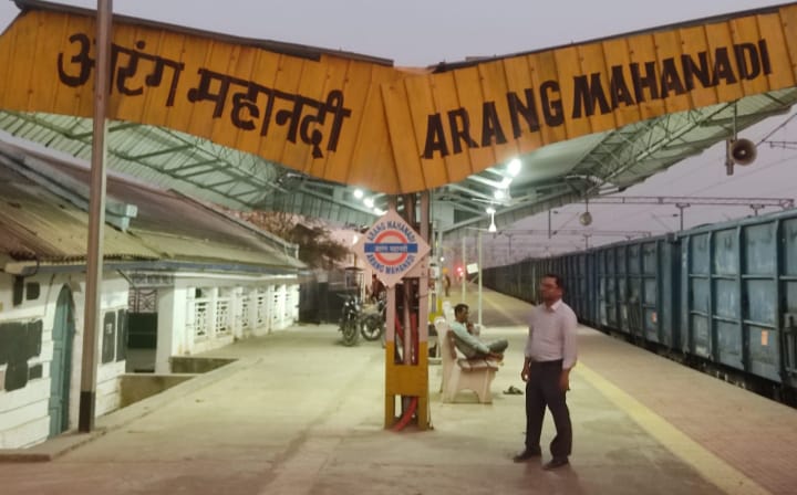 आरंग महानदी रेलवे स्टेशन पर एक्सप्रेस ट्रेनों के स्टॉपेज की मांग फिर हुई तेज