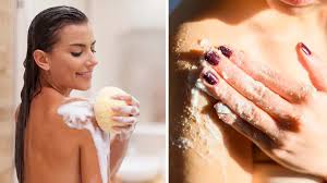 बॉडी स्क्रब और बॉडी पॉलिश में क्या अंतर है? जानिए आपके लिए क्या है सही 
