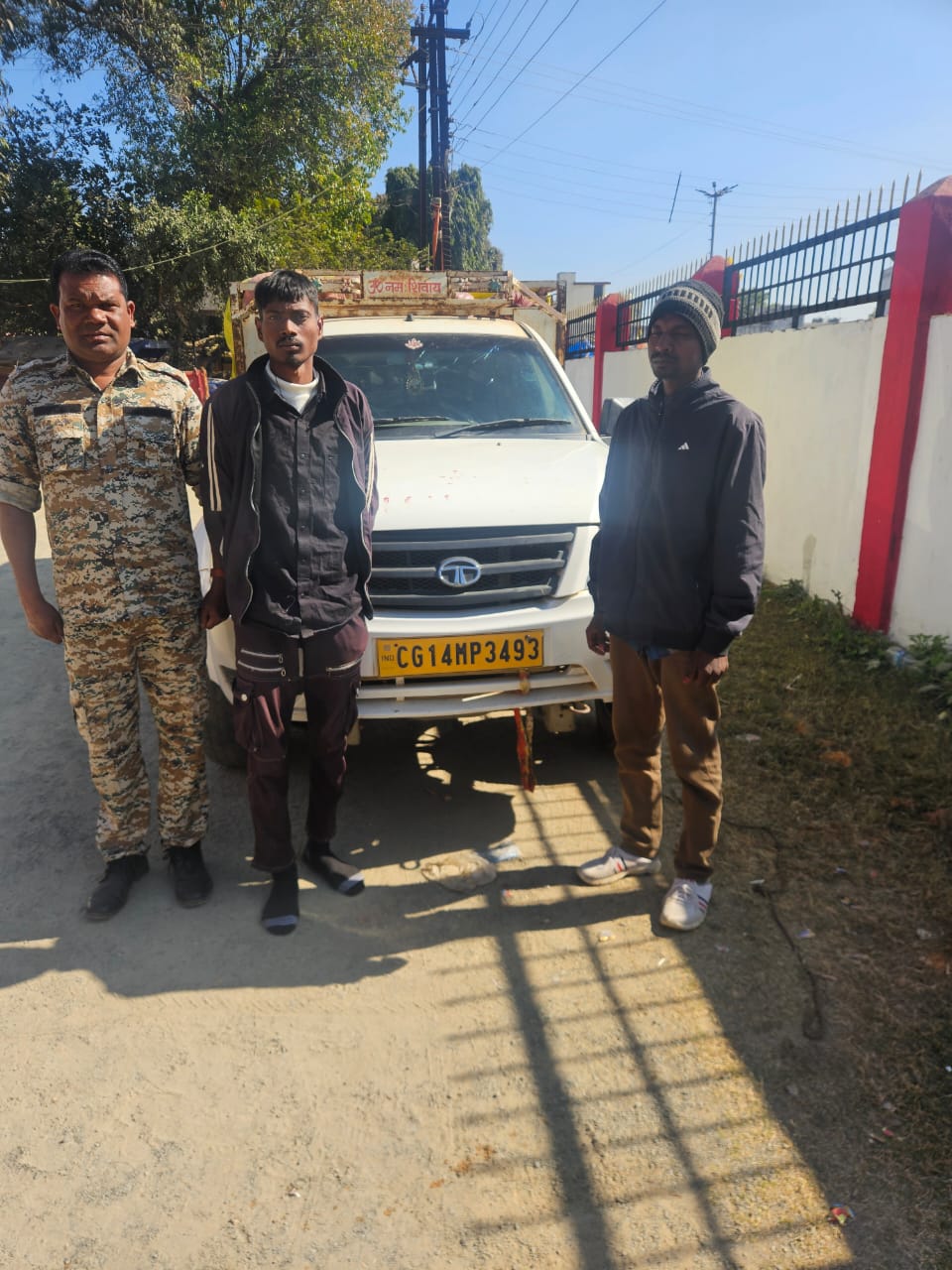 अवैध धान परिवहन पर लैलूंगा पुलिस की एक और कार्रवाई,25 क्विंटल अवैध धान व पिकअप वाहन जब्त