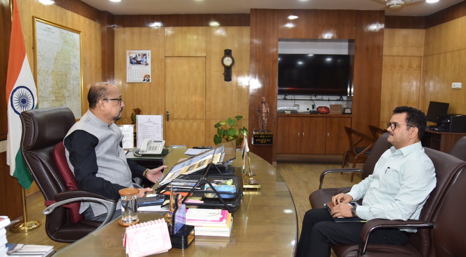 रेत खनन पर राज्यपाल रमेन डेका सख्त: वैज्ञानिक अध्ययन, ड्रोन निगरानी और पर्यावरण संरक्षण पर दिया जोर