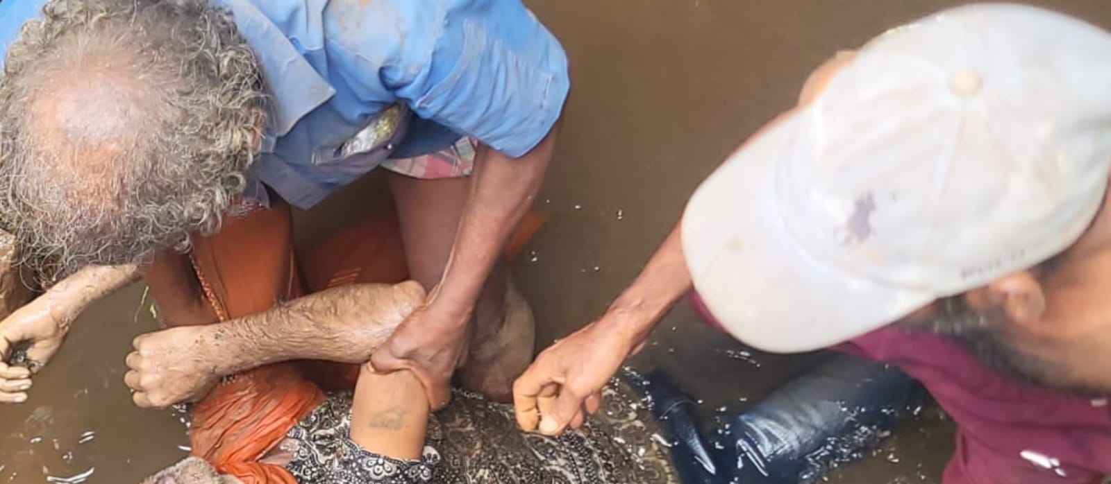 किरंदुल में मटन मार्केट के समीप नाले में मिला अज्ञात व्यक्ति का शव, पुलिस ने शुरू की जांच