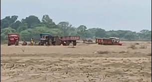 अवैध रेत खनन को लेकर ग्रामीणों ने बोला हल्ला,प्रशासन को दी चेतावनी