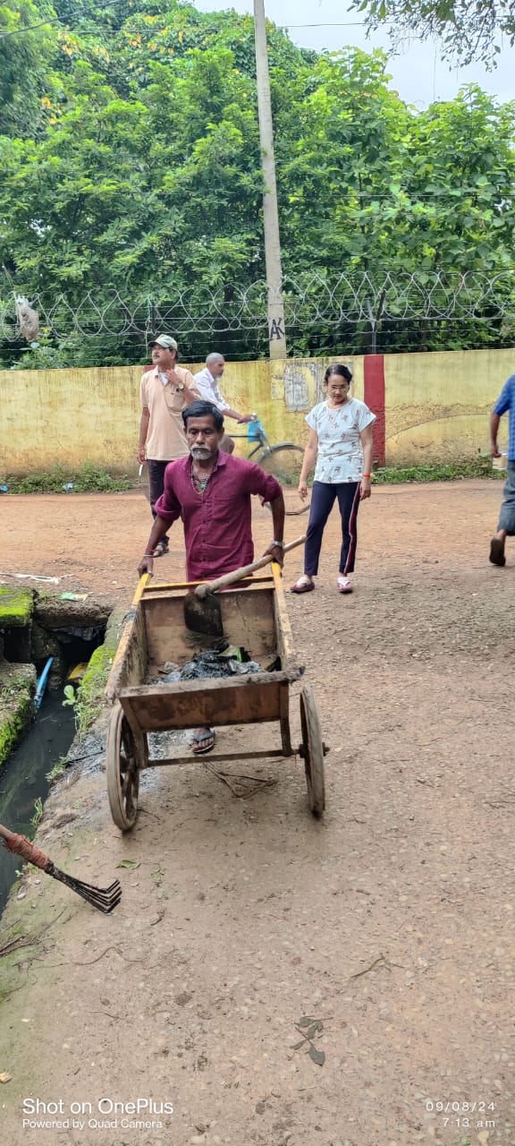 राजस्व अधिकारियों द्वारा साफ सफाई का किया जा सतत निरीक्षण