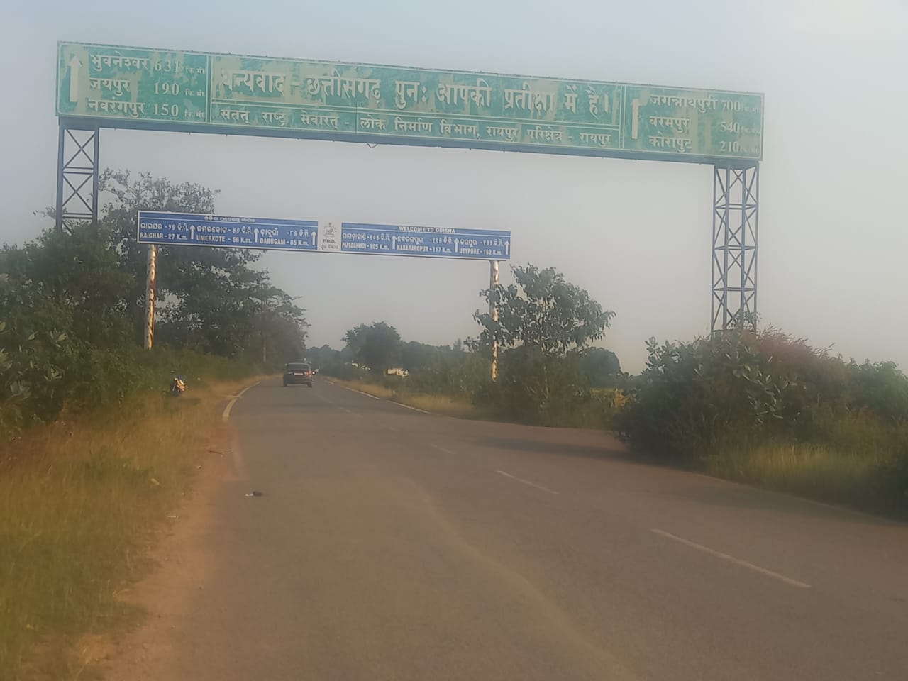 उडीसा बस्तर से आ रही अवैध धान व्यापारी लगे है स्टाक करने 10 तारीख के पहले व्यापारी भर रहे गोदाम