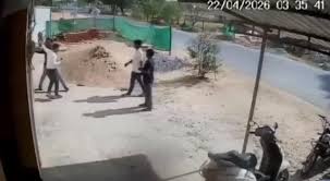 छत्तीसगढ़ में BJP नेता का पटवारी पर हमला: मारपीट की घटना CCTV में कैद, आरोपी गिरफ्तार