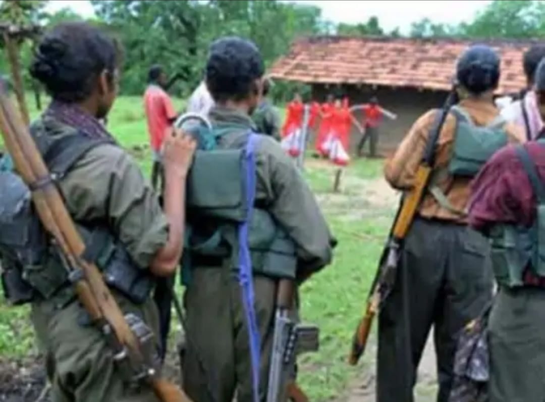 बीजापुर जिले में सुरक्षा बलों और माओवादियों के बीच मुठभेड़, हथियार सहित 02 माओवादियों के शव बरामद