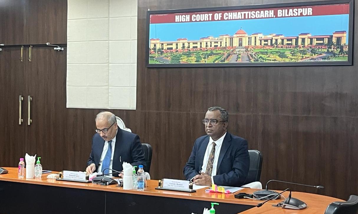 आगामी नेशनल लोक अदालत में अधिक से अधिक प्रकरणों के निराकरण का प्रयास किया जाए: मुख्य न्यायाधीश रमेश सिन्हा