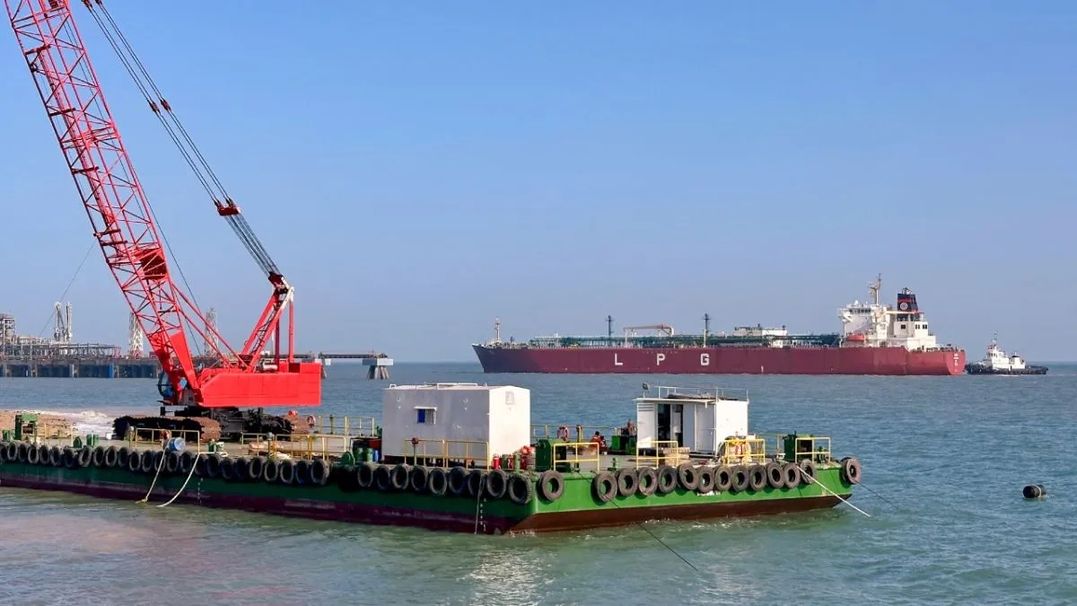 होर्मुज को खोलने की कोशिश तेज: मैक्रों-स्टार्मर का अंतरराष्ट्रीय सम्मेलन, अमेरिका अलग-थलग