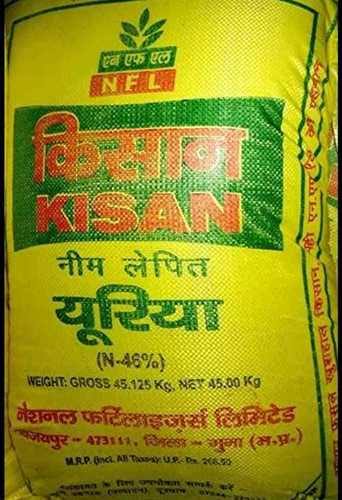 समितियों में खाद की किल्लत किसानों में आक्रोश - चार गुना ज्यादा दर में कर रहे खरीदारी 