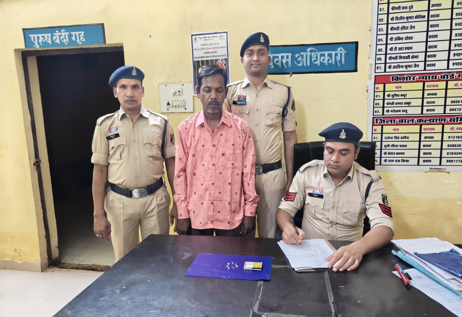 गरियाबंद पुलिस की बड़ी कार्रवाई: 8 नग हीरे के साथ उड़ीसा का तस्कर गिरफ्तार, कीमत 4 लाख रुपए