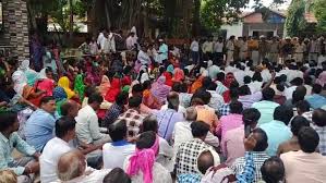 सतनामी समाज के लोगों में आक्रोश,प्राचार्य पर शिक्षिका के साथ अभद्र व्यवहार का आरोप 