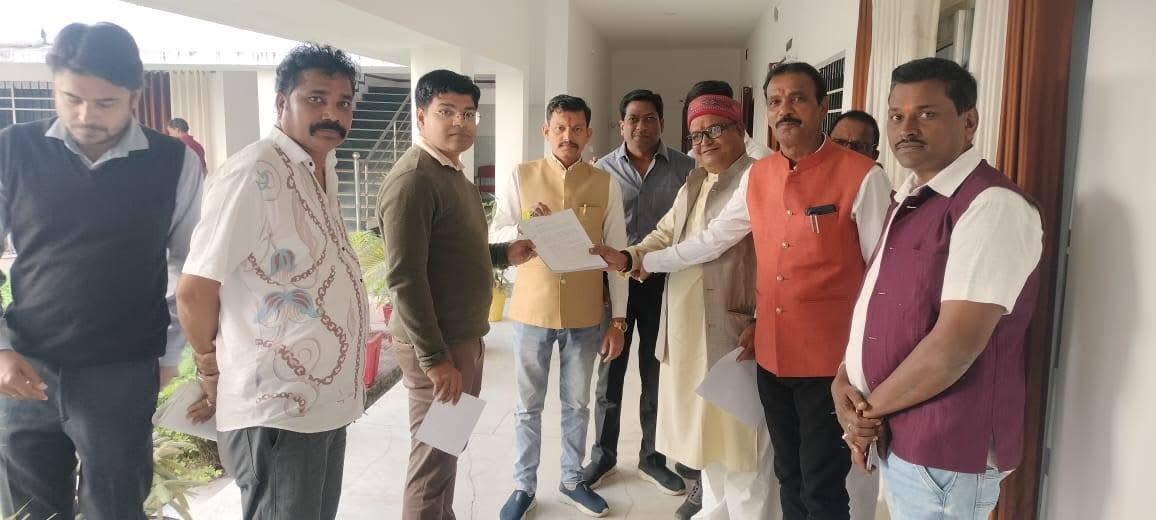 पूर्व विधायक अमितेश शुक्ला एवं उनके परिवार का राजिम विधानसभा क्षेत्र से मतदाता सूची से विलोपित करने की मांग भाजपाइयों ने की