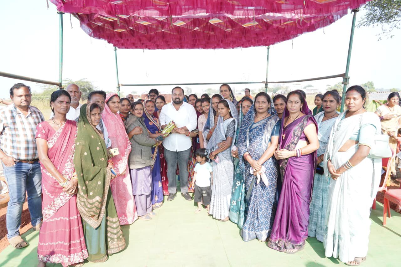 ग्राम पिरदा में 30 लाख की लागत से बनेगा महतारी सदन, विधायक दीपेश साहू ने किया भूमि पूजन