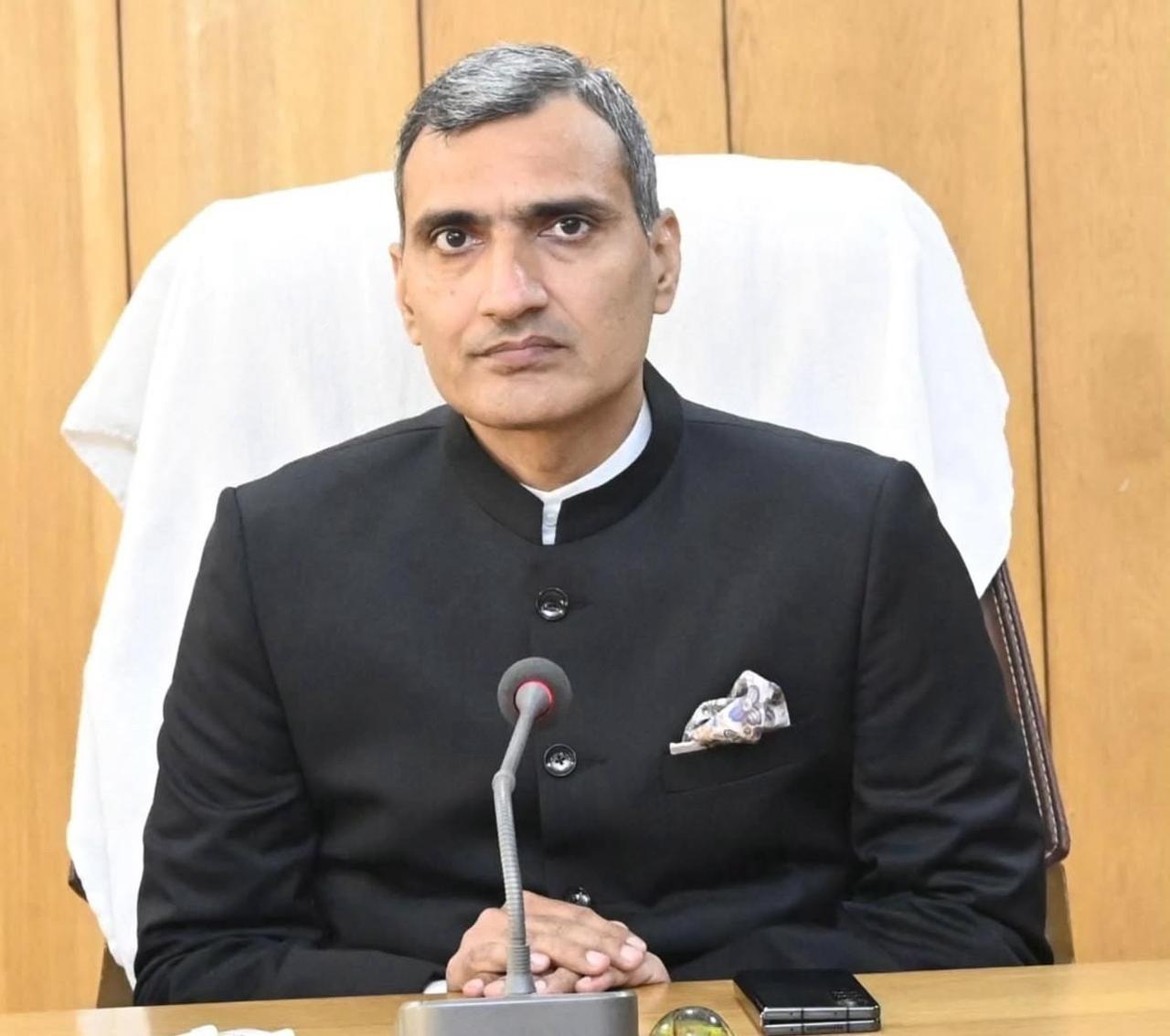 पराली न जलाएँ, पर्यावरण बचाएँ : कलेक्टर रणबीर शर्मा की किसानों से अपील