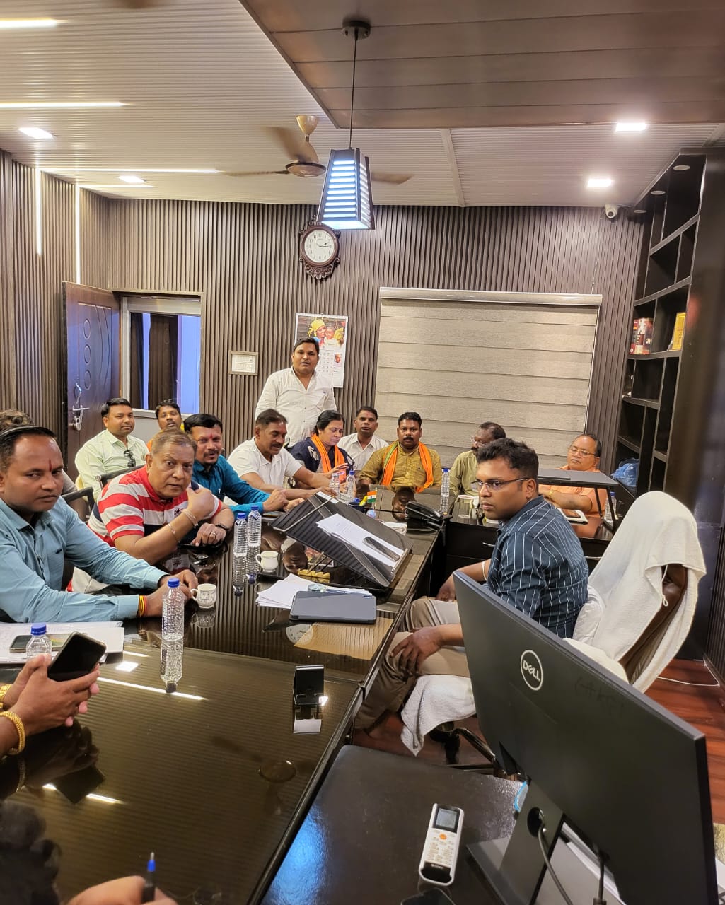 शहर की समस्याओं के निराकरण हेतु भाजपा पार्षद दल द्वारा निगम आयुक्त से चर्चा