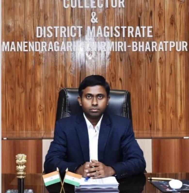 कलेक्टर ने ली सभी विभागों की समीक्षा बैठक: सरगुजा ओलंपिक, सड़क निर्माण, पर्यटन विकास एवं योजनाओं की प्रगति की हुई विस्तृत समीक्षा