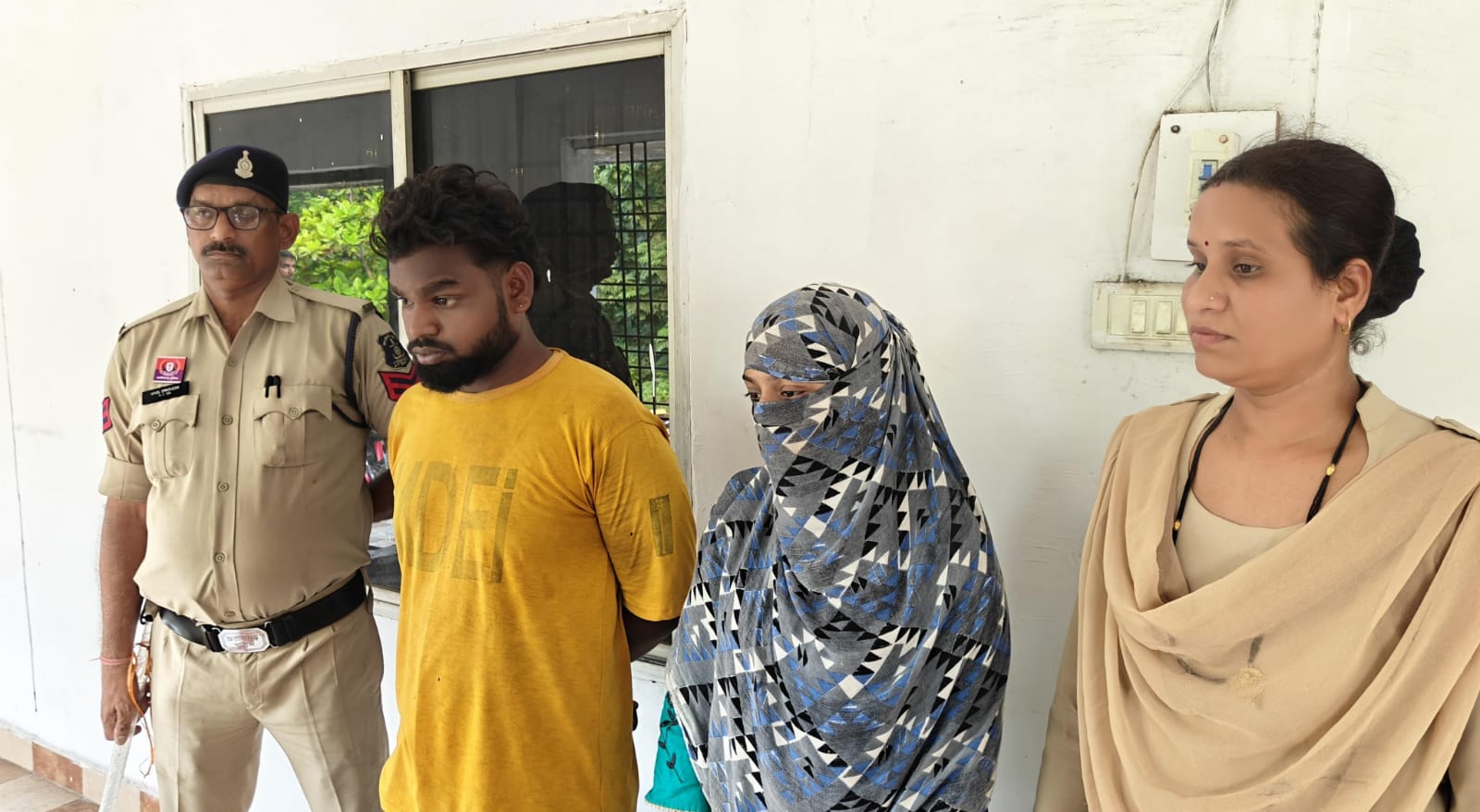 हनी ट्रैप में फंसाकर 17 लाख रूपयें फिरौती की मांग करने वाले आरोपी एक महिला एक पुरूष गिरफ्तार 