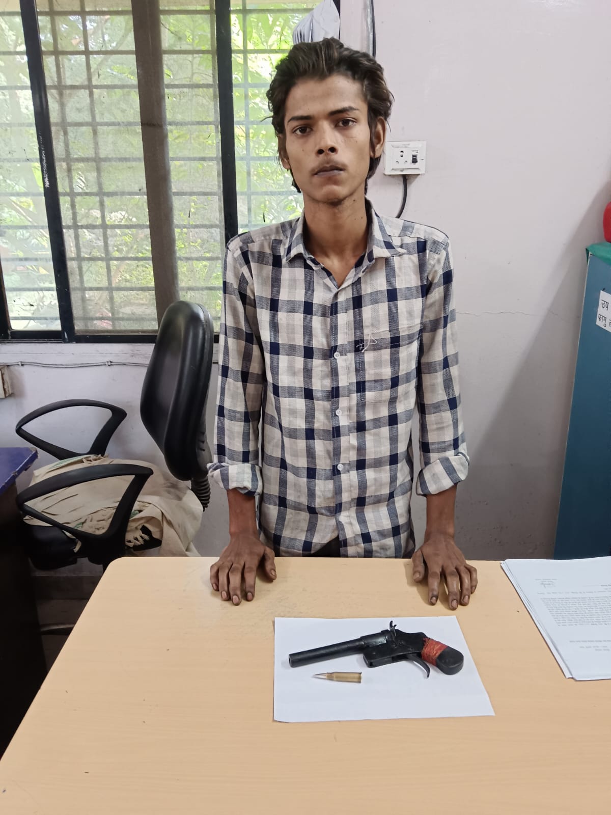 देशी कट्टा के साथ आरोपी शनि कुमार गिरफ्तार 