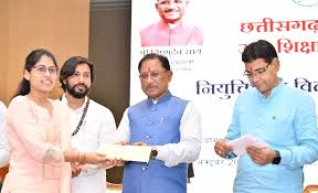सीएम साय ने 233 लैब टेक्नीशियन को सौंपे नियुक्ति पत्र, बोले- पारदर्शी भर्ती से सुरक्षित हुआ युवाओं का भविष्य