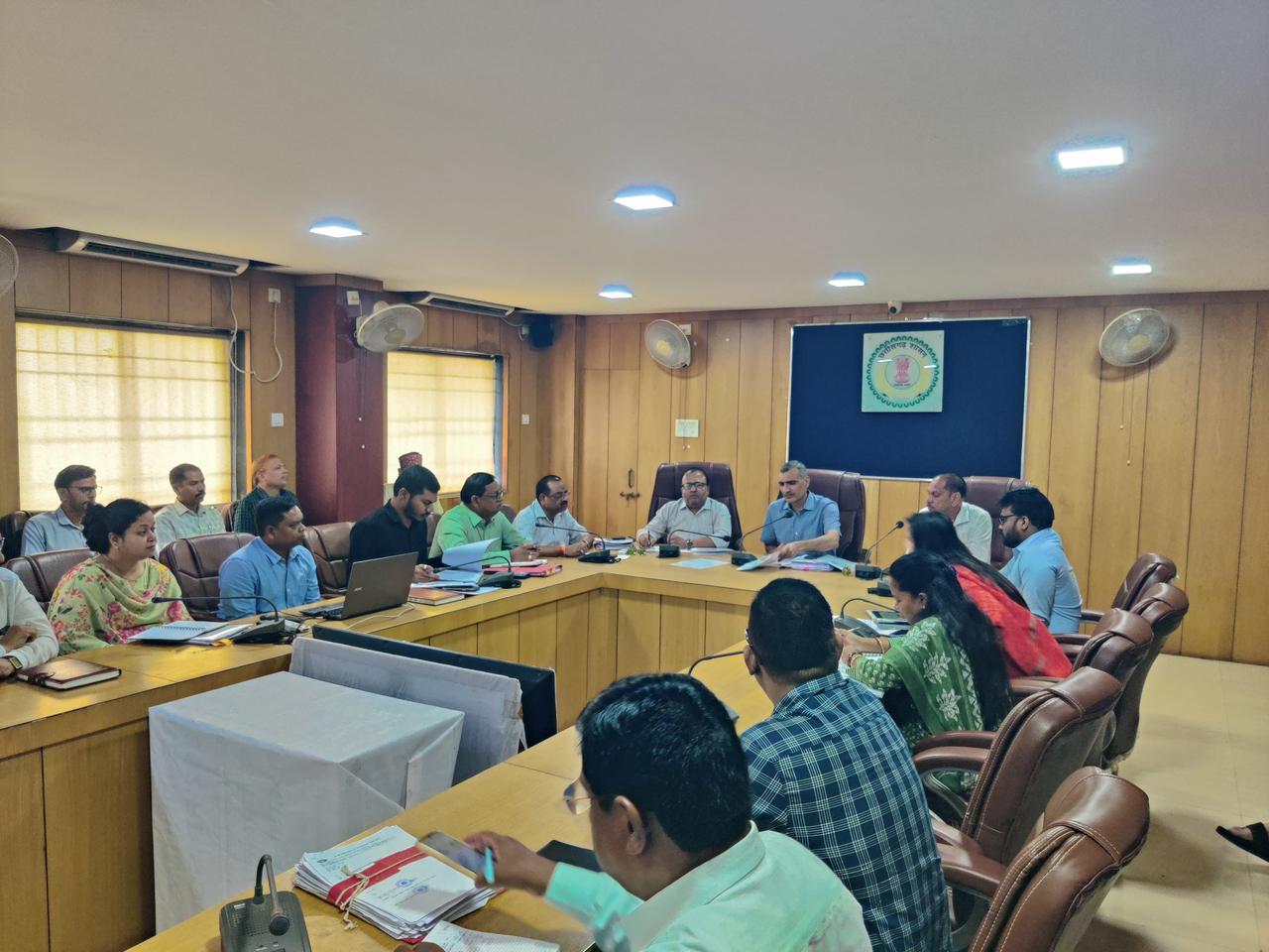 साप्ताहिक समय-सीमा बैठक में कलेक्टर ने दिए जरूरी निर्देश, जनहित के कार्यों को सर्वोच्च प्राथमिकता देने पर जोर
