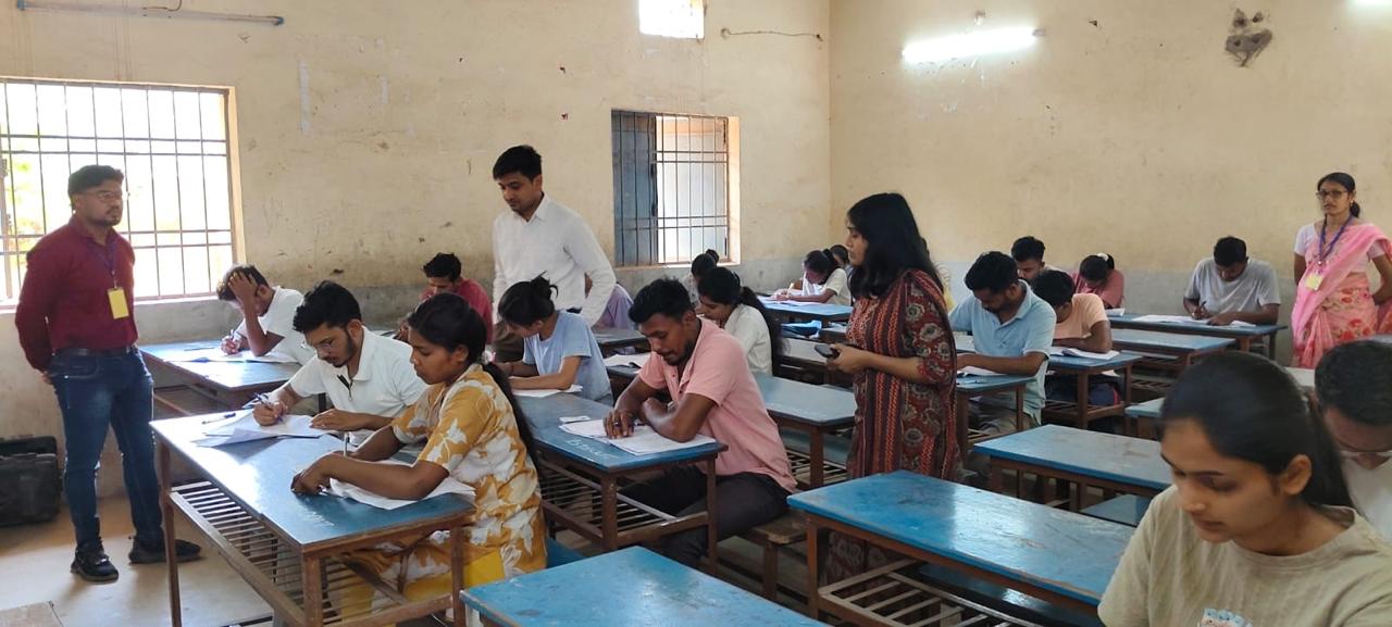 मंडी उप निरीक्षक भर्ती परीक्षा शांतिपूर्ण संपन्न, 3704 अभ्यर्थियों ने दी परीक्षा, 1155 रहे अनुपस्थित
