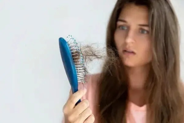 बालों की खूबसूरती का राज: कपूर से पाएं मजबूत और चमकदार बाल