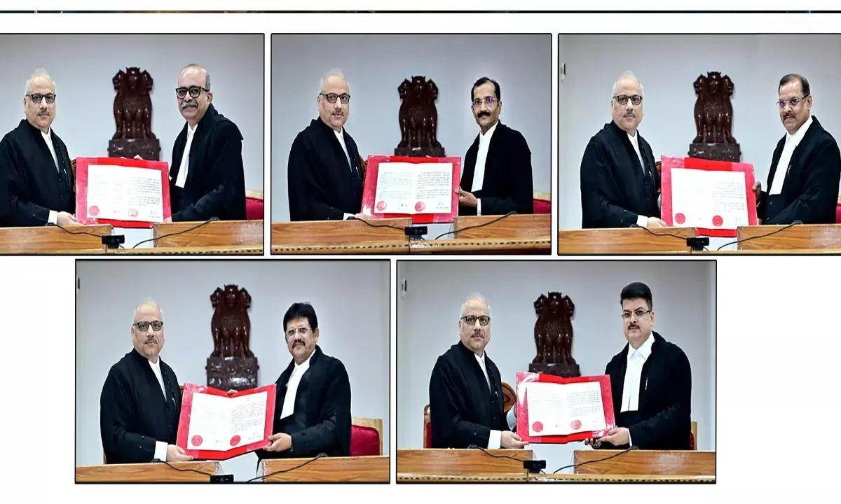 छत्तीसगढ़ उच्च न्यायालय में 5 नए स्थायी जजों ने ली शपथ, चीफ जस्टिस रमेश सिन्हा ने दिलाई शपथ