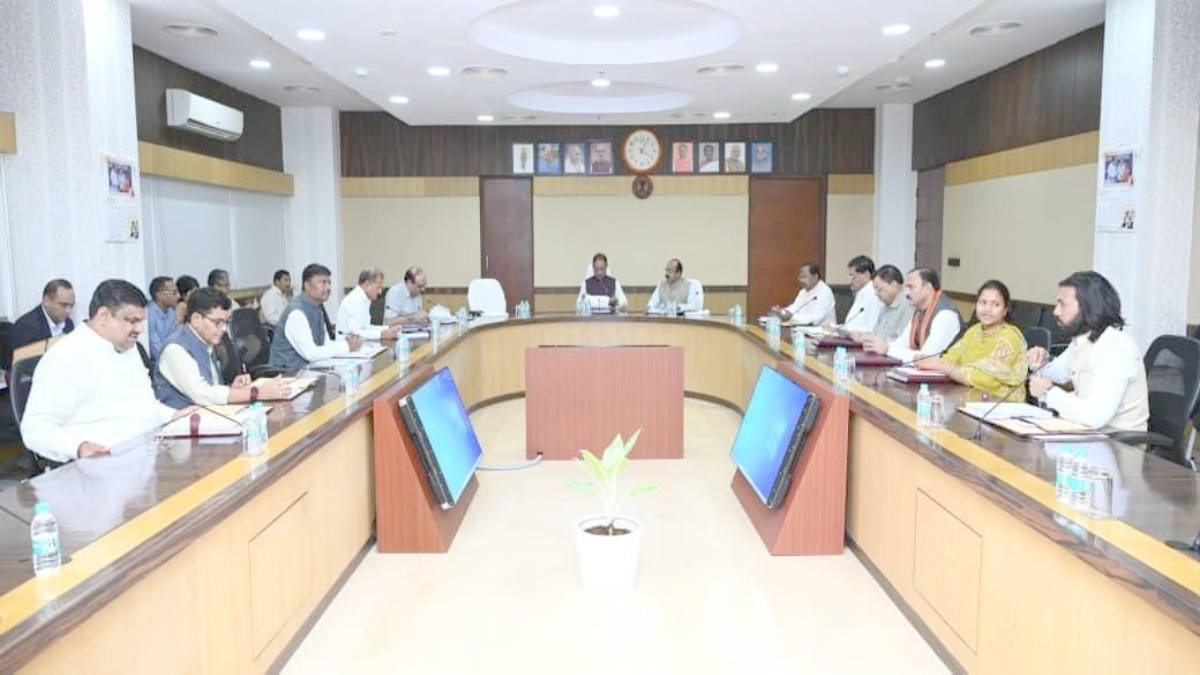 साय कैबिनेट ने निजी विश्वविद्यालय, GST, NRDA OTS और Ease of Doing Business समेत कई बड़े प्रस्तावों को दी मंजूरी

