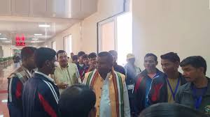 विधानसभा की कार्यवाही देखने पहुंचे सरेंडर कर चुके 78 नक्सली, बोले- आंखें खोलने वाला रहा दृश्य