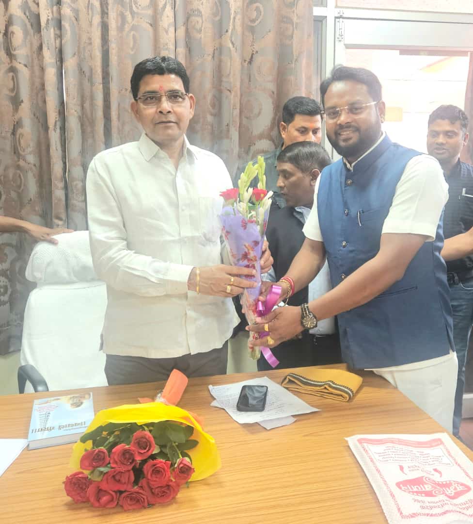 मैनपुर में रजिस्टार ऑफिस की स्थापना की मांग को लेकर भाजपा नेता देवेंद्र ठाकुर ने राजस्व मंत्री से की मुलाकात 