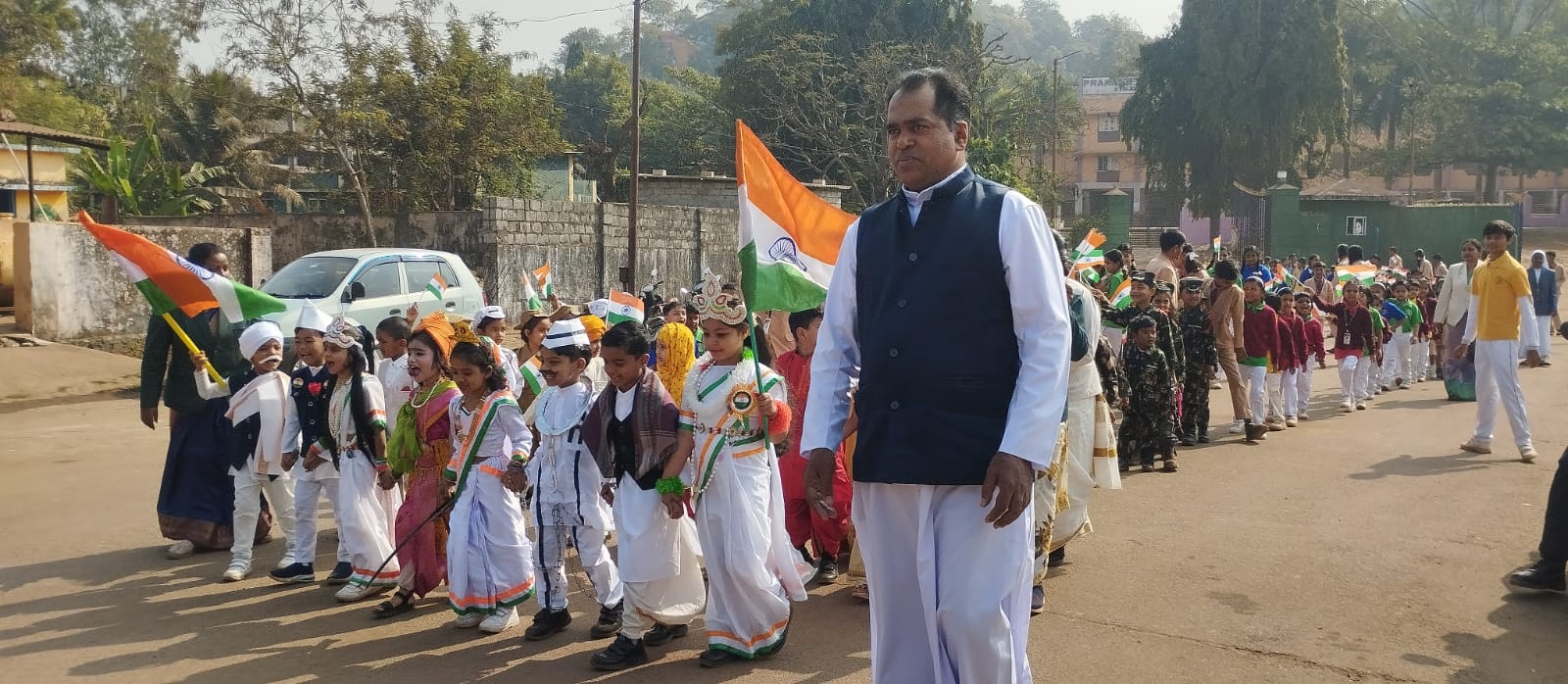 नन्हें कदमों से गूँजी देशभक्ति,प्रकाश विद्यालय के बच्चों ने निकाली भव्य एकता रैली