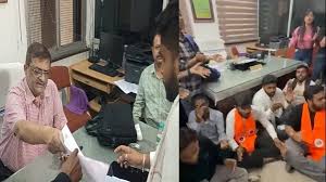 राजधानी रायपुर के साइंस कॉलेज में खराब रिजल्ट से नाराज छात्र-छात्राओं ने जमकर किया हंगामा