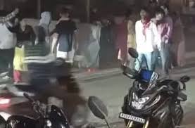  सैंडविच खाने के बाद पैसे नहीं देने को लेकर विवाद,दोनों पक्षों के बीच खुलेआम गाली-गलौज, मारपीट और तोड़फोड़