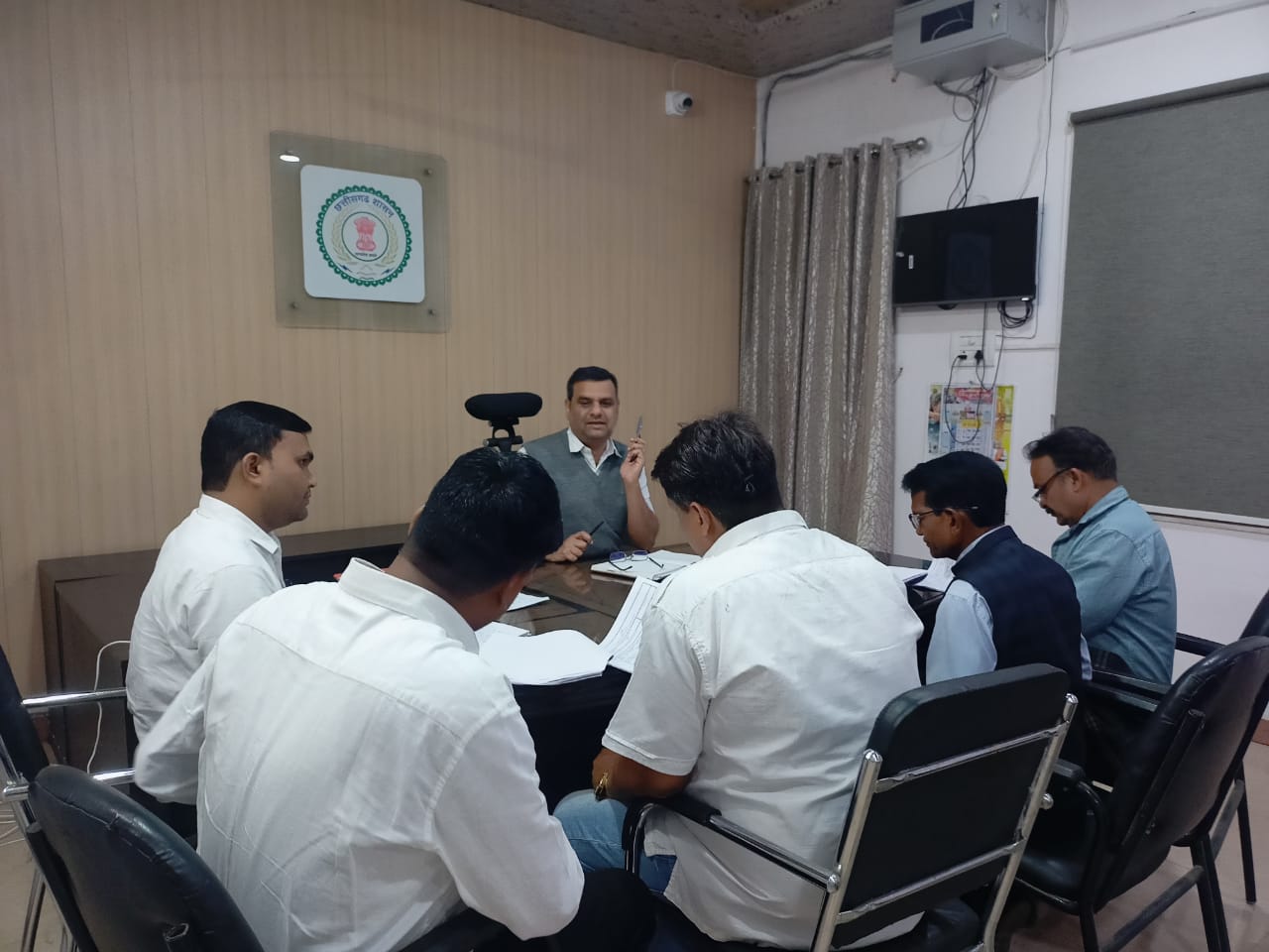 निर्वाचक रजिस्ट्रीकरण अधिकारियों ने ली मान्यता प्राप्त राजनैतिक दलों की बैठक, दावा-आपत्ति के संबंध में दी गई जानकारी