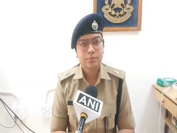 ब्लैकमेलरों से परेशान होकर पुलिस अफसर ने की आत्महत्या, 2 अरेस्ट