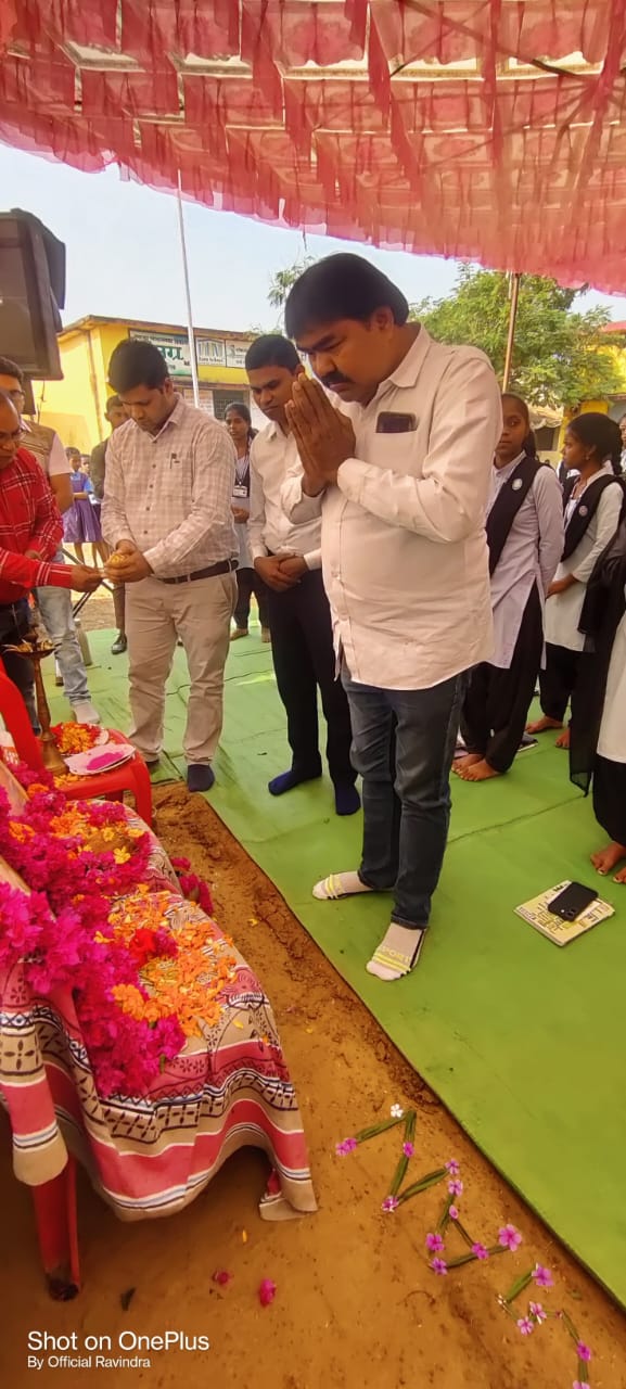 एनएसएस कैंप बम्हनी में  कवि सम्मेलन का भी आयोजन रहा