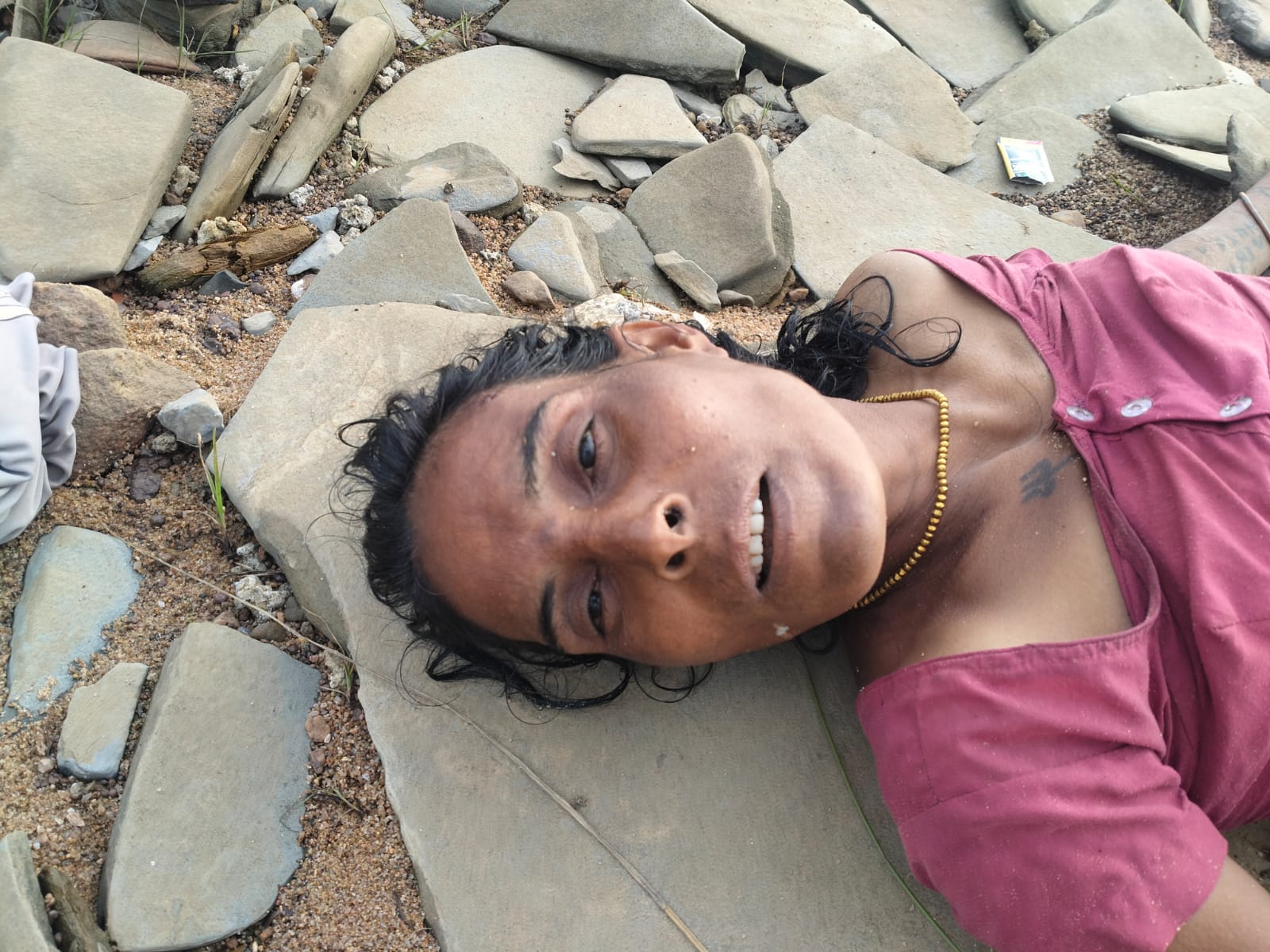 महानदी किनारे महिला का शव मिलने से सनसनी, शरीर पर चोट के निशान; हत्या की आशंका, जांच में जुटी पुलिस