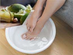 पैरों की देखभाल के लिए अपनाएं ये घरेलू उपाय