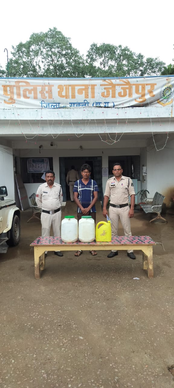 अवैध शराब बिक्री करते आरोपी गिरफ्तार 