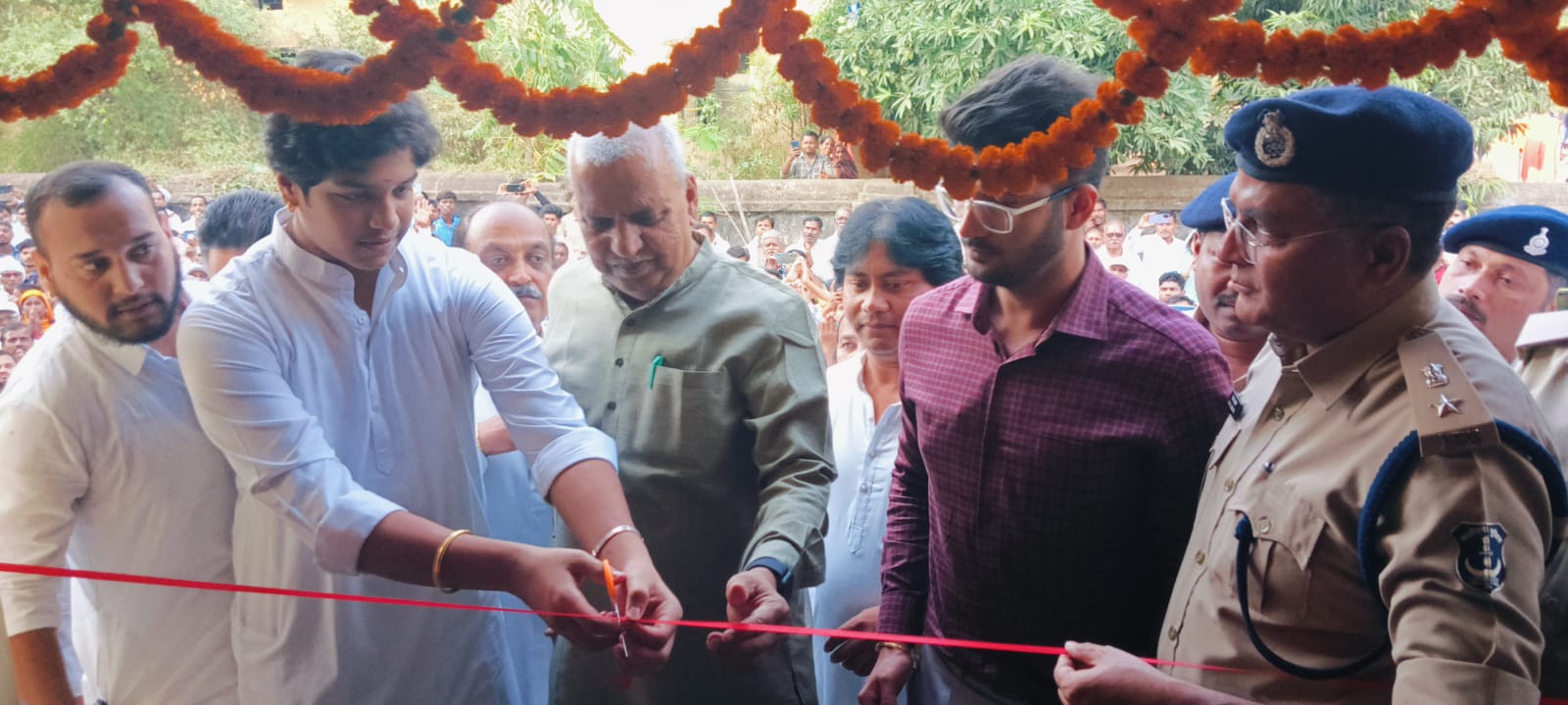 अपराध नियंत्रण, कानून एवं शांति व्यवस्था बनाए रखने हेतु कबीर धर्मनगर (दामाखेड़ा) में स्थापित किया गया, पुलिस सहायता केंद्र