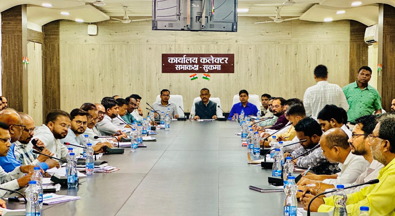 प्रभारी सचिव धावड़े बोले – कुपोषण से लेकर पीएम आवास तक, सभी योजनाओं पर तेज रफ्तार से काम करने के निर्देश