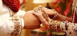  चौंकाने वाला मामला उजागर :शादी से ठीक पहले अपने होने वाले दामाद संग फरार हुई सास