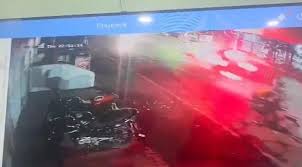 रफ्तार का कहर :तेज रफ्तार कार अनियंत्रित होकर हाइवा से टकराई, युवक-युवती की मौत