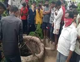 दुर्ग जिले में सनसनीखेज मामला: एक ही कुएं में कपड़े में लिपटे हुए मिले दो शव,शिनाख्त जारी