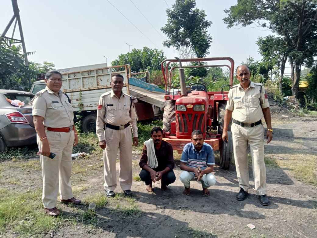 धनागर से चोरी हुई ट्रैक्टर लैलूंगा में पकड़ाई,दो गिरफ्तार