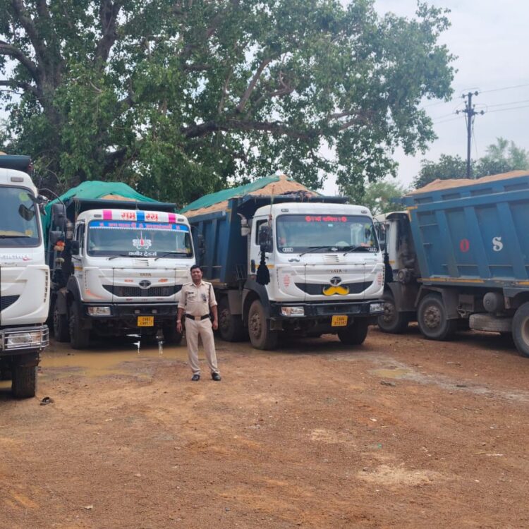 गरियाबंद पुलिस की बड़ी कार्रवाई: अवैध रेत परिवहन करते 8 हाईवा ट्रक जब्त, माइनिंग और राजस्व विभाग को भेजी रिपोर्ट
