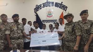 नारायणपुर में 5 महिला सहित 12 माओवादियों ने किया आत्मसमर्पण