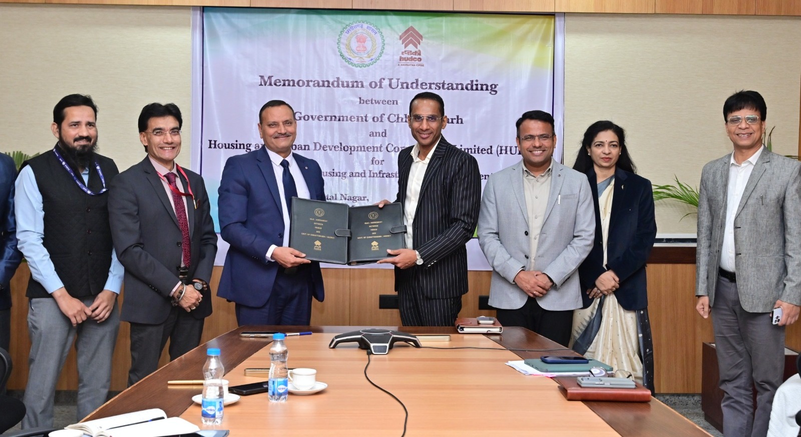 आवास और बुनियादी ढांचा विकास के लिए एम.ओ.यू. पर हस्ताक्षर