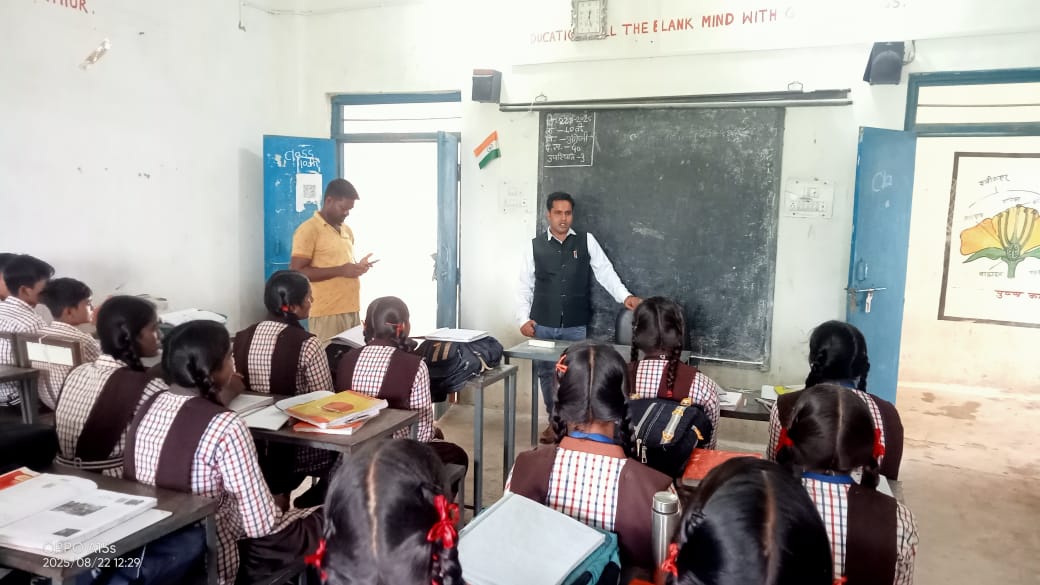 जनपद सदस्य तरुण पाटले ने किया निरीक्षण, बच्चों की समस्याओं को लेकर दिया आश्वासन