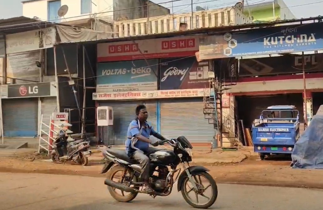 बुलडोजर कार्रवाई पर बवाल: कापसी-पखांजूर-बांदे में बंद, सर्वसमाज का समर्थन